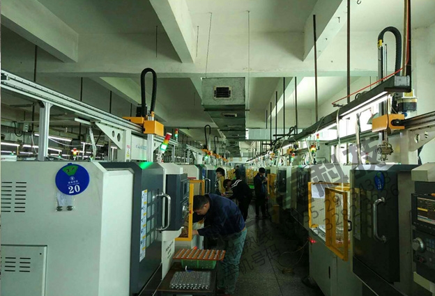 電子煙車(chē)床機械手生產(chǎn)線(xiàn)